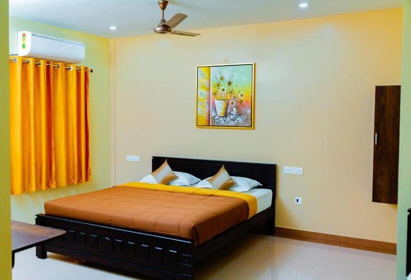 Отель Laughing Waters Fine Stay