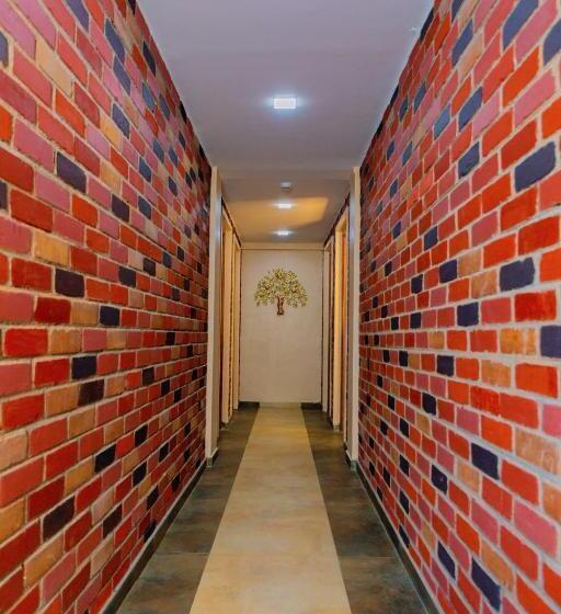 Отель Laughing Waters Fine Stay