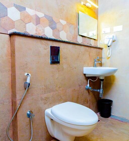 Отель Laughing Waters Fine Stay