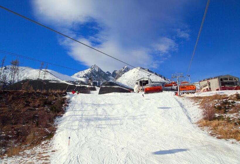 Отель Privileged Lesná   With Garden Terrace, Tatranská Lomnica 2 Km