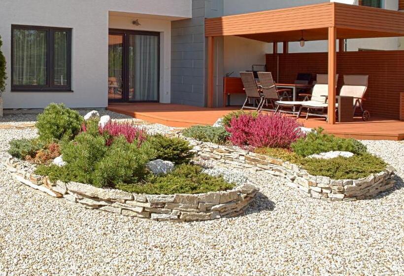 Отель Privileged Lesná   With Garden Terrace, Tatranská Lomnica 2 Km