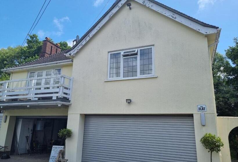 Lovely 2 Bedroom New Forest Apartment On A Farm