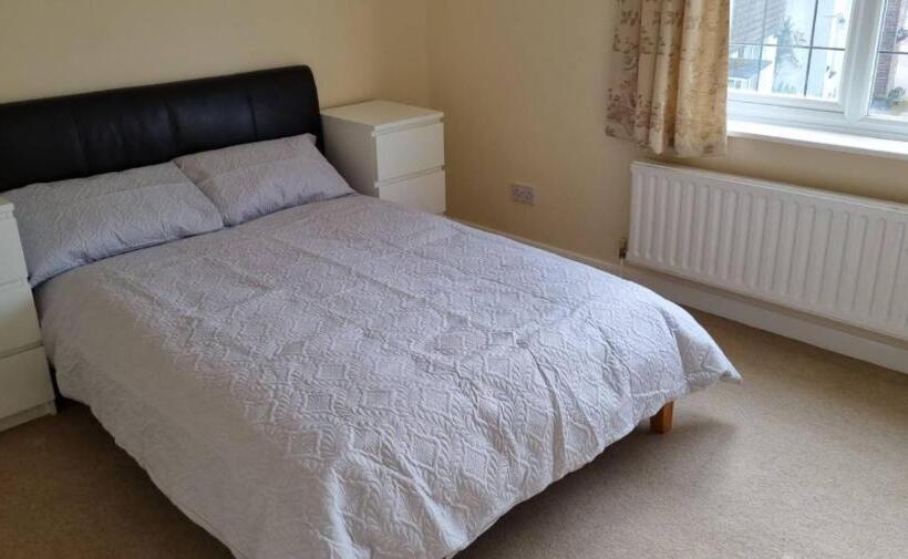 Lovely 2 Bedroom New Forest Apartment On A Farm