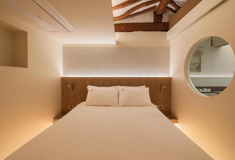 Luxury Hanok With Private Bathtub   Sw07