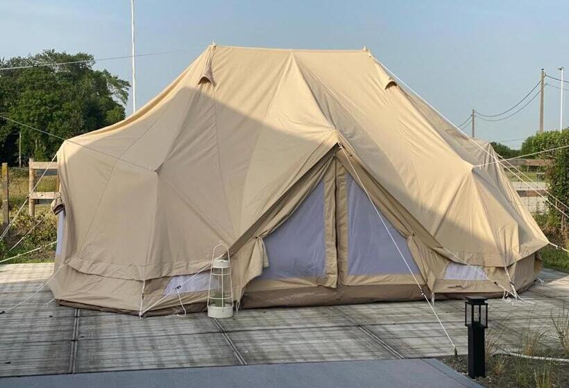 Mademoiselle Nineth Met Sauna