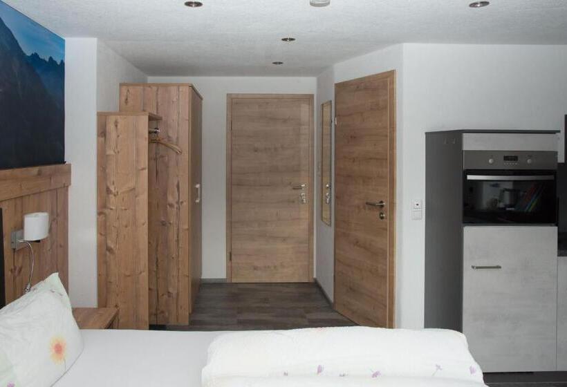 ペンション Haus Moosbrugger