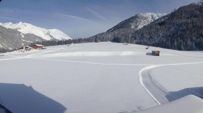 ペンション Haus Moosbrugger