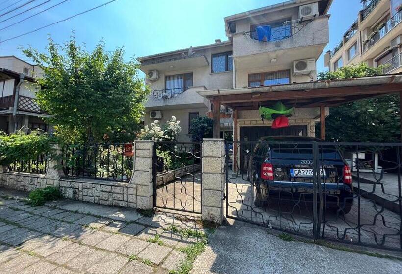 بنسيون Izgrev Sarafovo