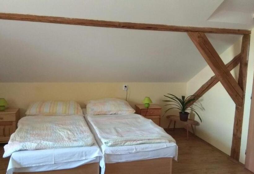 بنسيون Turistická Základna U Nývltů