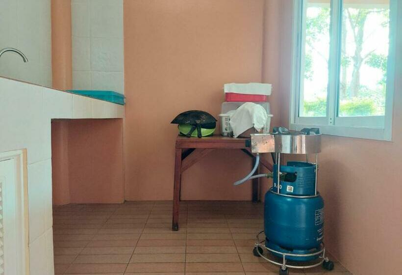 Resort แสงหิรัญ บีช รีสอร์ท