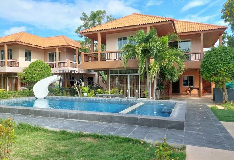 Resort แสงหิรัญ บีช รีสอร์ท