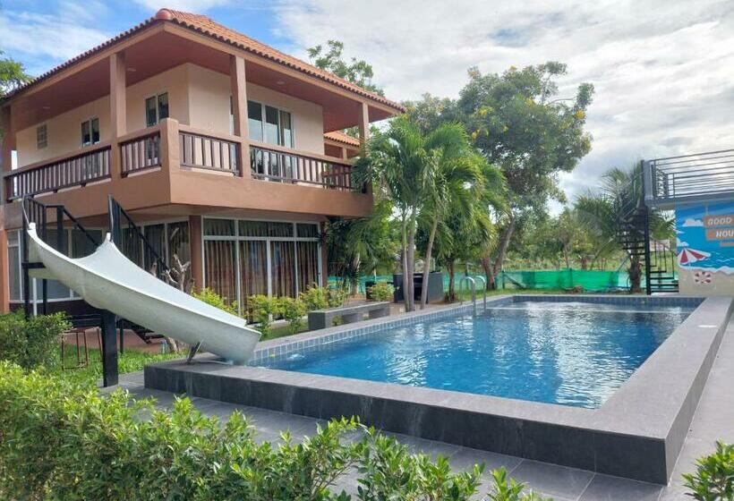Lomakeskus แสงหิรัญ บีช รีสอร์ท