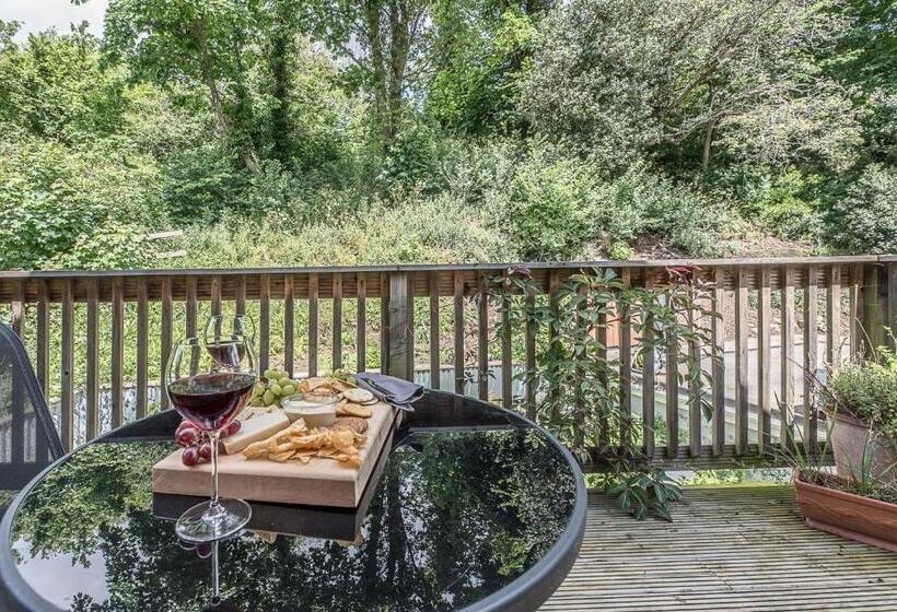 Saxon Lodge Cottage Felixstowe Air Manage Suffolk