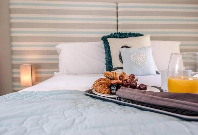 Saxon Lodge Cottage Felixstowe Air Manage Suffolk