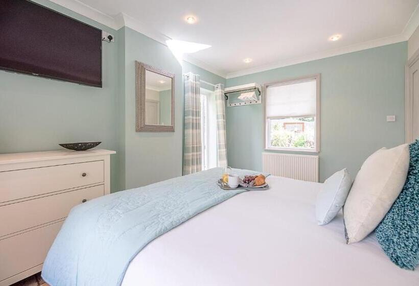 Saxon Lodge Cottage Felixstowe Air Manage Suffolk