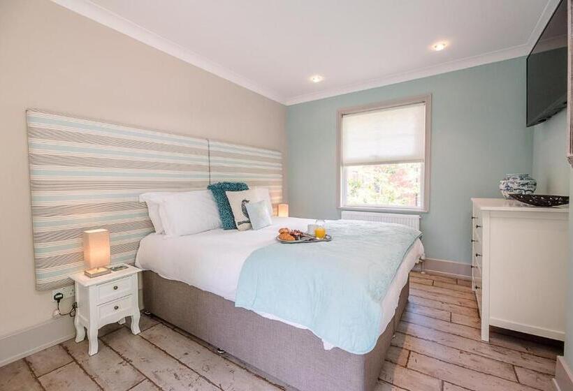 Saxon Lodge Cottage Felixstowe Air Manage Suffolk