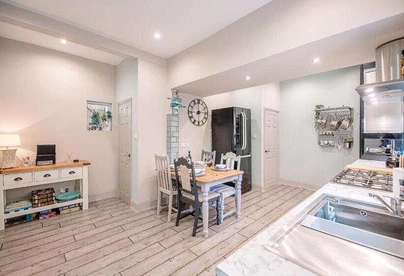 Saxon Lodge Cottage Felixstowe Air Manage Suffolk