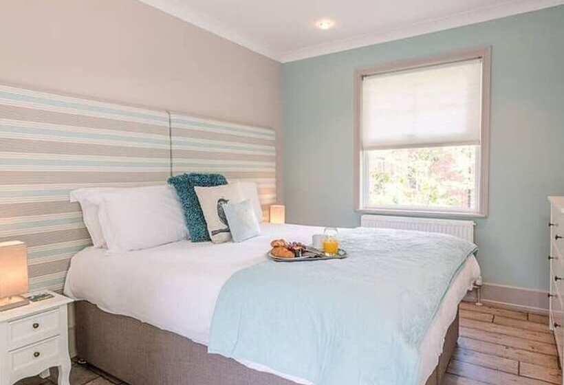 Saxon Lodge Cottage Felixstowe Air Manage Suffolk