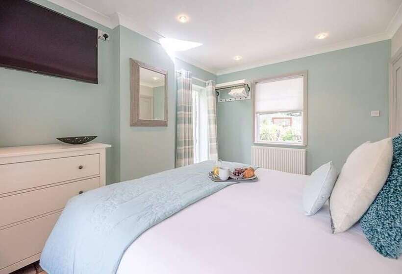 Saxon Lodge Cottage Felixstowe Air Manage Suffolk