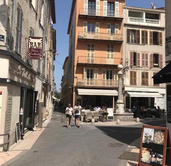 Sleep In Antibes City Port