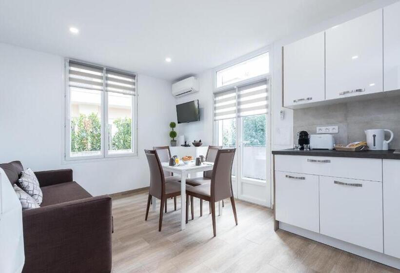 Sleep In Antibes City Port