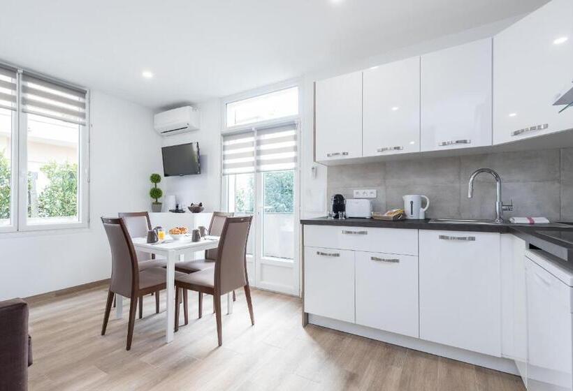 Sleep In Antibes City Port