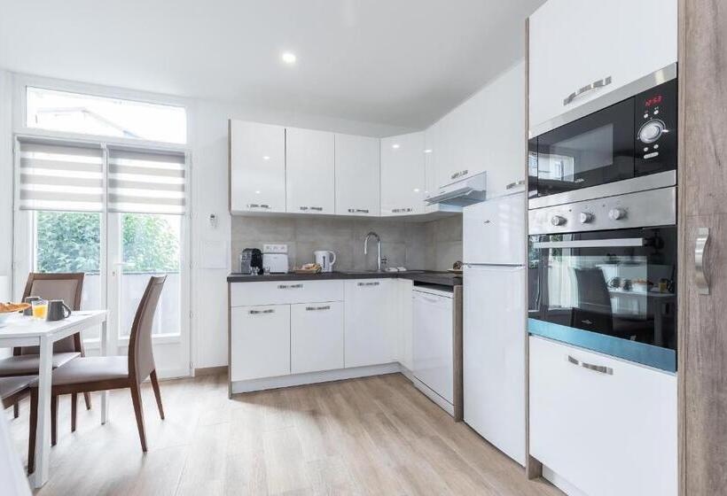 Sleep In Antibes City Port