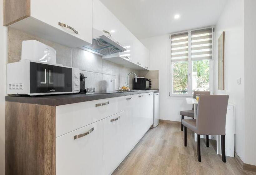 Sleep In Antibes City Port