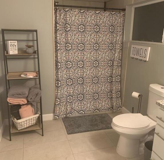 Stylish Basement Studio In Central El Paso Very Spacious