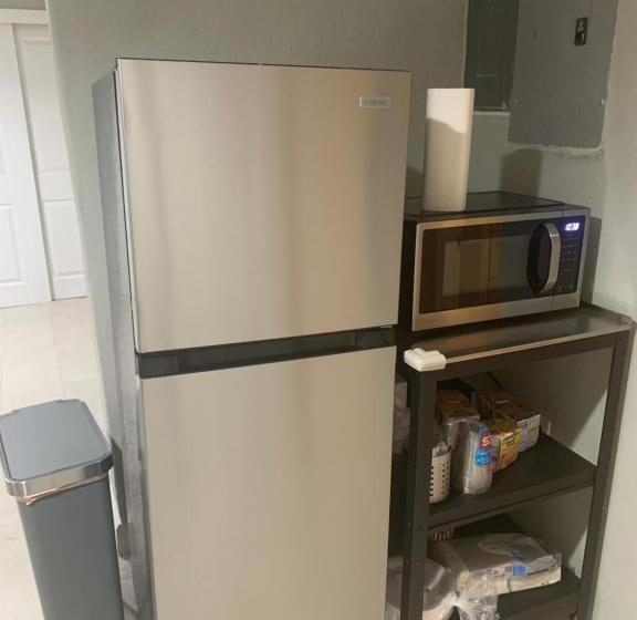 Stylish Basement Studio In Central El Paso Very Spacious