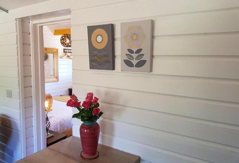 The Old Potting Shed With Hot Tub. Colan, Newquay