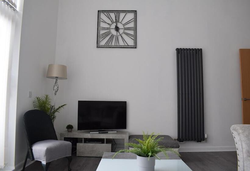 The Paisley Penthouse   Stunning View Of The Abbey