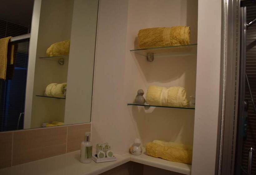 The Paisley Penthouse   Stunning View Of The Abbey