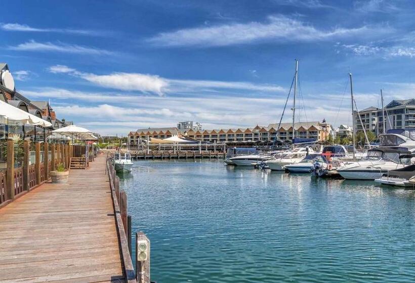 Waterlily House   Luxury Canal House, Jetty, Dog & Child Friendly   Sleeps 14