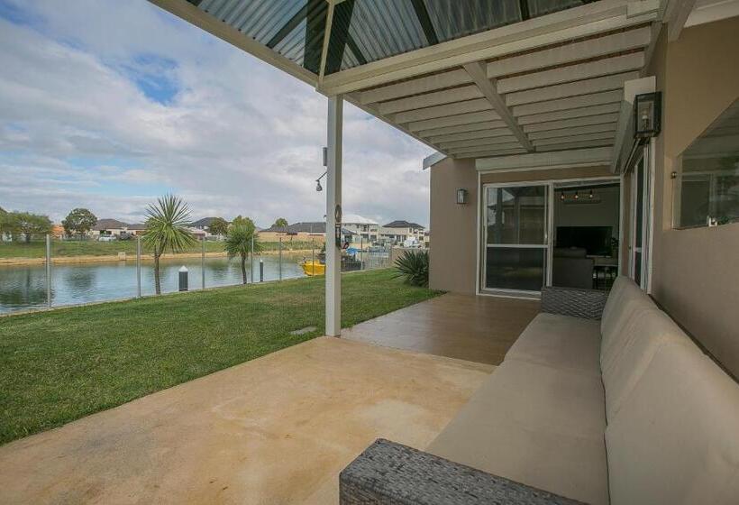 Waterlily House   Luxury Canal House, Jetty, Dog & Child Friendly   Sleeps 14