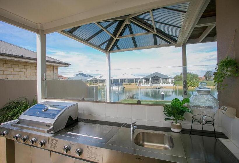 Waterlily House   Luxury Canal House, Jetty, Dog & Child Friendly   Sleeps 14