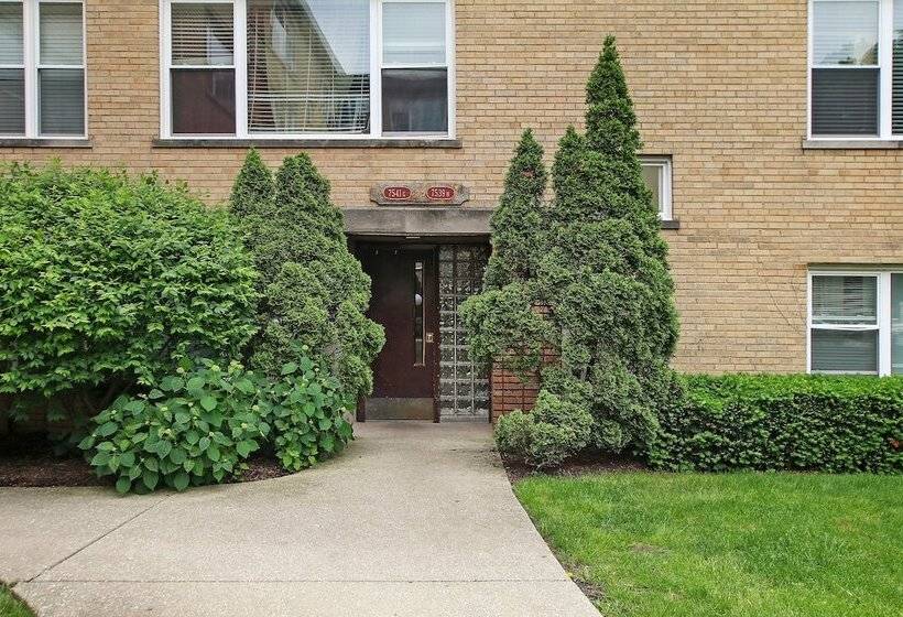 3br Homey Living Room Apt In Bell Ave