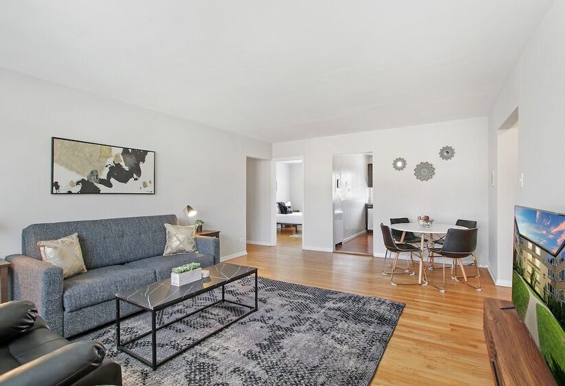 3br Homey Living Room Apt In Bell Ave