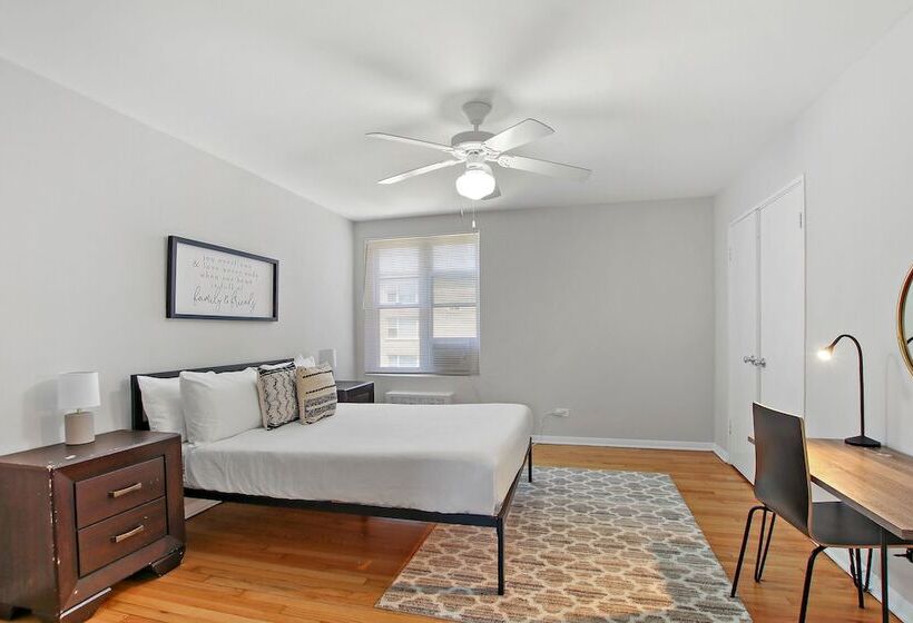 3br Homey Living Room Apt In Bell Ave