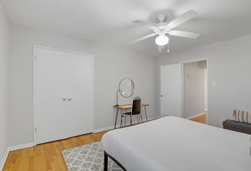 3br Homey Living Room Apt In Bell Ave