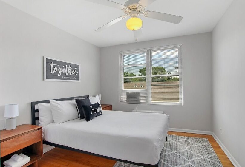 3br Homey Living Room Apt In Bell Ave