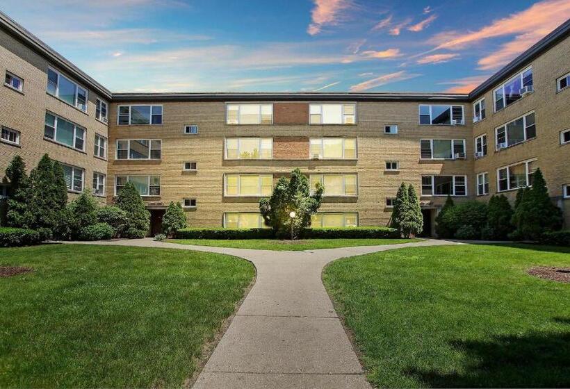 3br Homey Living Room Apt In Bell Ave