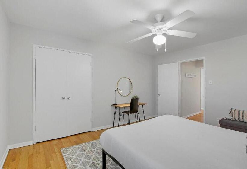 3br Homey Living Room Apt In Bell Ave