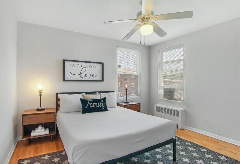 3br Homey Living Room Apt In Bell Ave