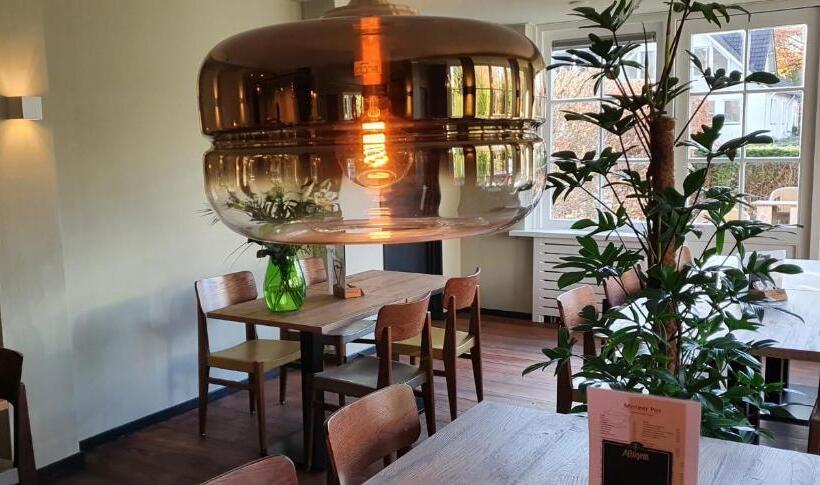 تختخواب و صبحانه Meneer Pos