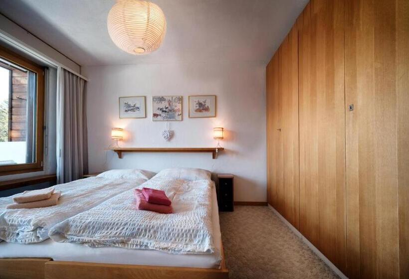 Casa Dschember, Wohnung 11, 1 6 Personen