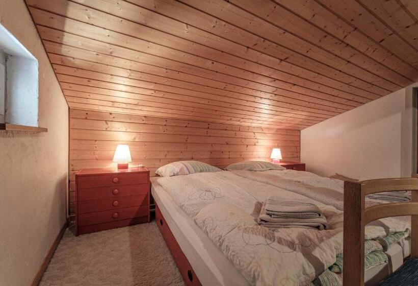 Casa Dschember, Wohnung 11, 1 6 Personen