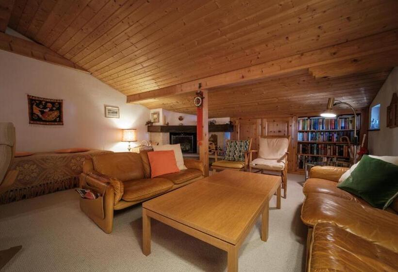 Casa Dschember, Wohnung 11, 1 6 Personen