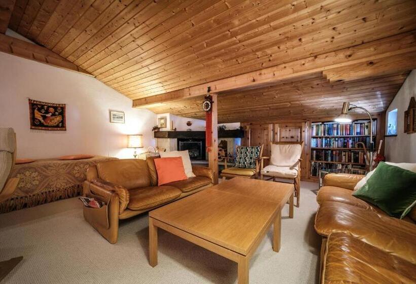 Casa Dschember, Wohnung 11, 1 6 Personen