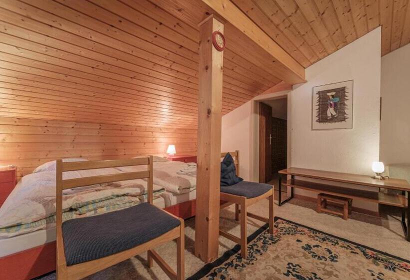 Casa Dschember, Wohnung 11, 1 6 Personen